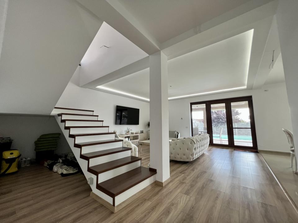  Casa individuala, 4 camere, 286 mp utili, 612 mp teren, piscina - Mosnita Noua