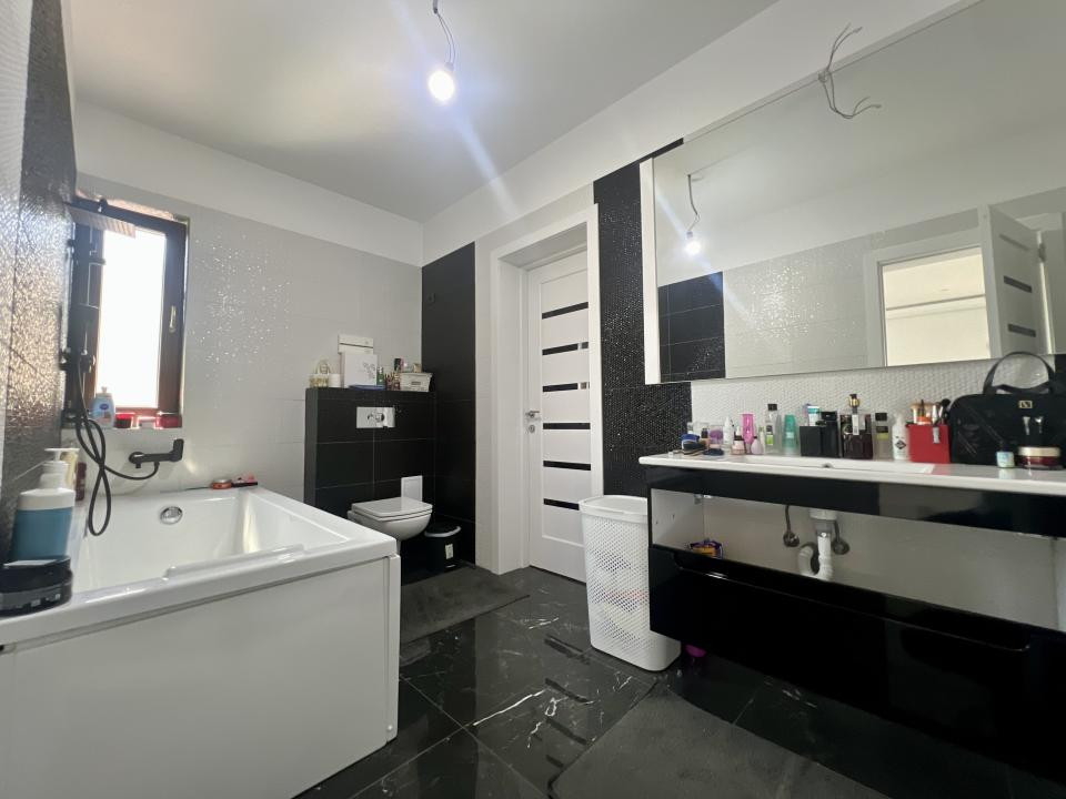  Casa individuala, 4 camere, 286 mp utili, 612 mp teren, piscina - Mosnita Noua