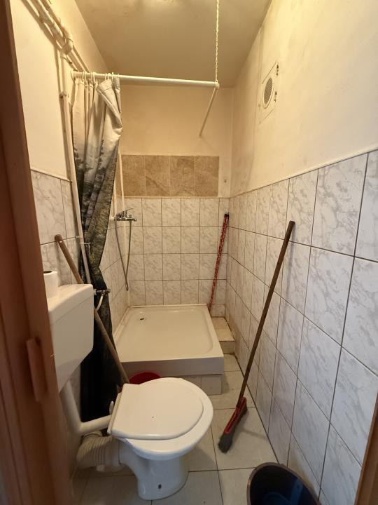 Apartament cu o camera, 16 mp utili, etajul 2, mobilat - Buziasului
