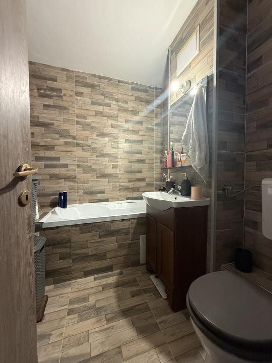 Apartament cu 2 camere, 43 mp utili, decomandat, etaj 2 - Lipovei