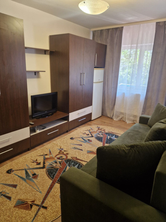 DE INCHIRIAT Apartament 1 camera, etaj 2 - zona Calea Buziasului