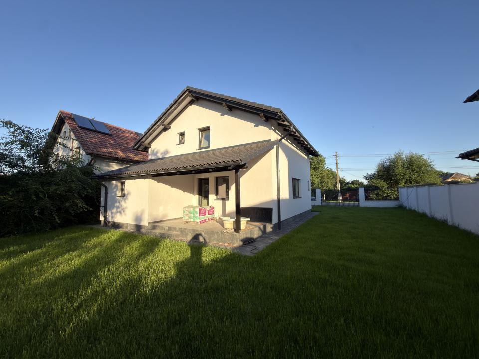 Casa individuala, 4 camere, 125mp utili, 500mp teren - Sanmihai Roman 