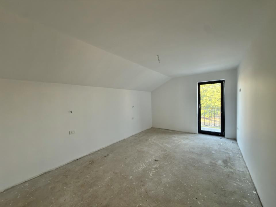 Casa individuala, 4 camere, 125mp utili, 500mp teren - Sanmihai Roman 
