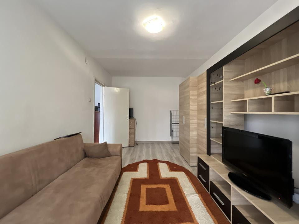  Apartament 2 camere, 47 mp utili, decomandat, etaj 3, mobilat - Zona Lipovei