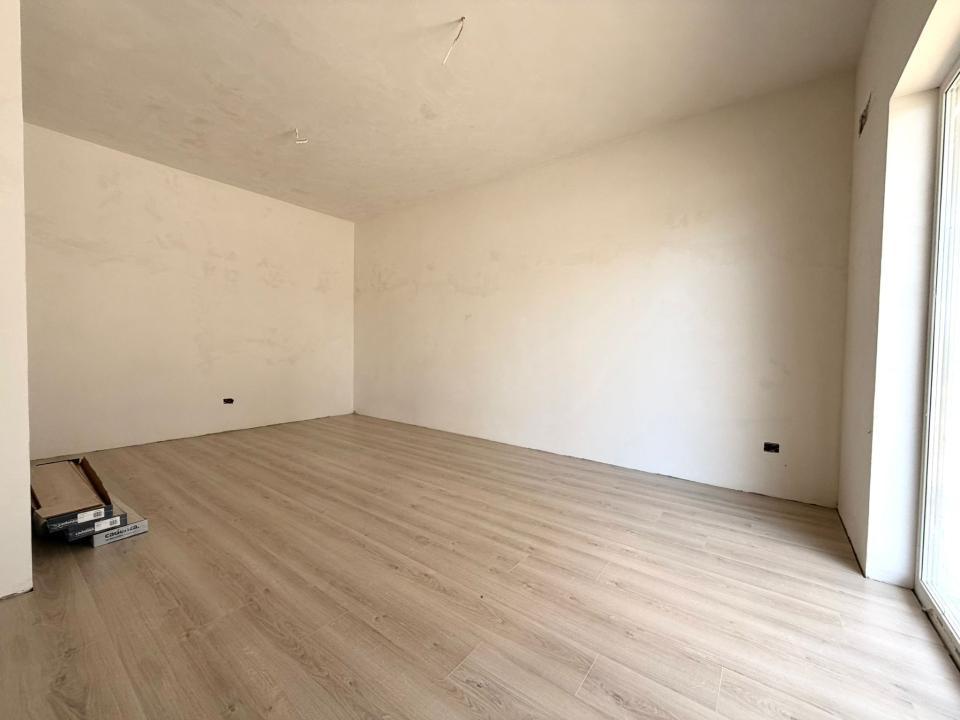 Apartament 1 camera, 40,3 mp utili cu GRADINA - COMISION 0%