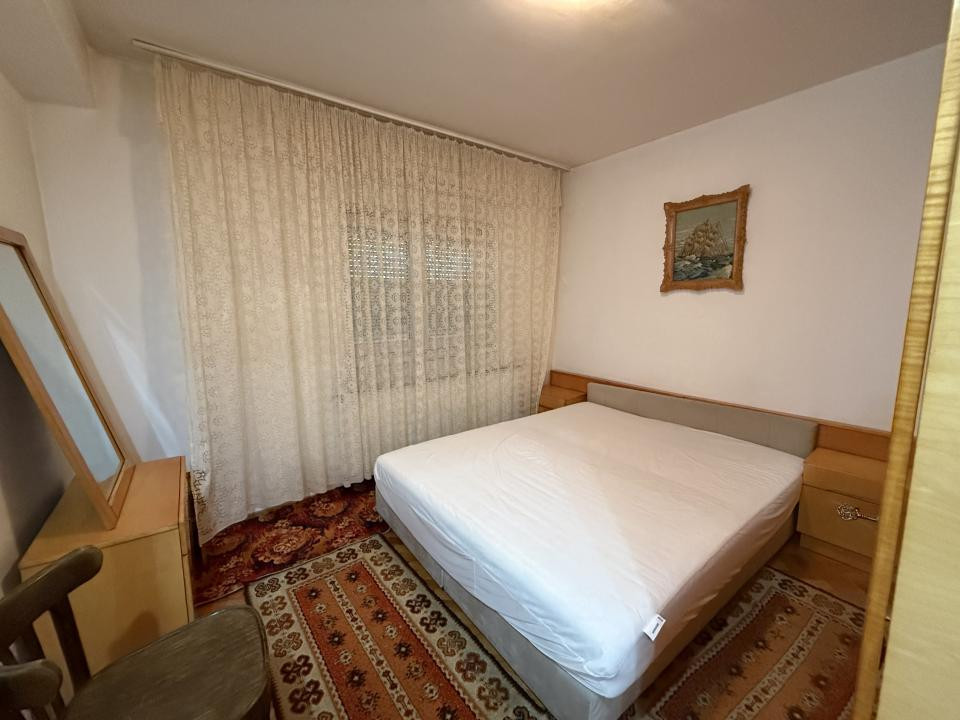 Apartament cu 3 camere, decomandat, 65 mp utili, etaj 4 cu acoperis - Soarelui