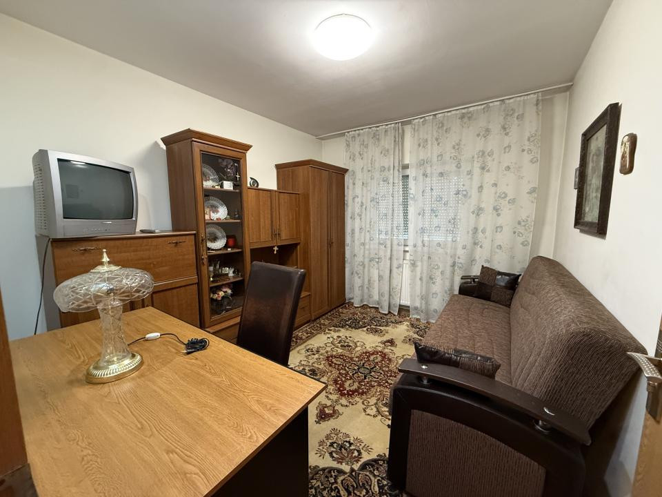 Apartament cu 3 camere, decomandat, 65 mp utili, etaj 4 cu acoperis - Soarelui