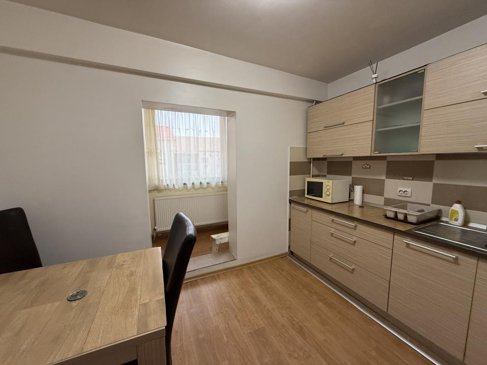 Apartament cu 3 camere, decomandat, 65 mp utili, etaj 4 cu acoperis - Soarelui