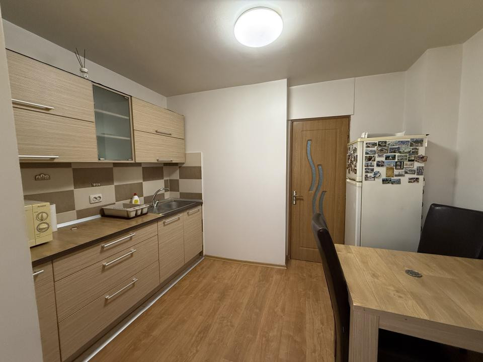 Apartament cu 3 camere, decomandat, 65 mp utili, etaj 4 cu acoperis - Soarelui