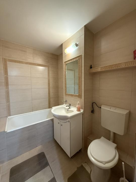 Apartament cu 3 camere, decomandat, 65 mp utili, etaj 4 cu acoperis - Soarelui