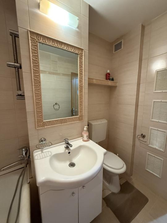 Apartament cu 3 camere, decomandat, 65 mp utili, etaj 4 cu acoperis - Soarelui