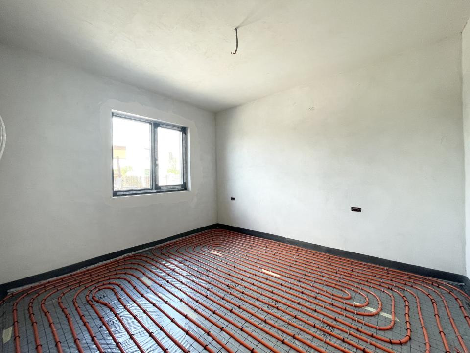 Duplex 3 camere, 85mp, 400 mp teren - Mosnita Noua