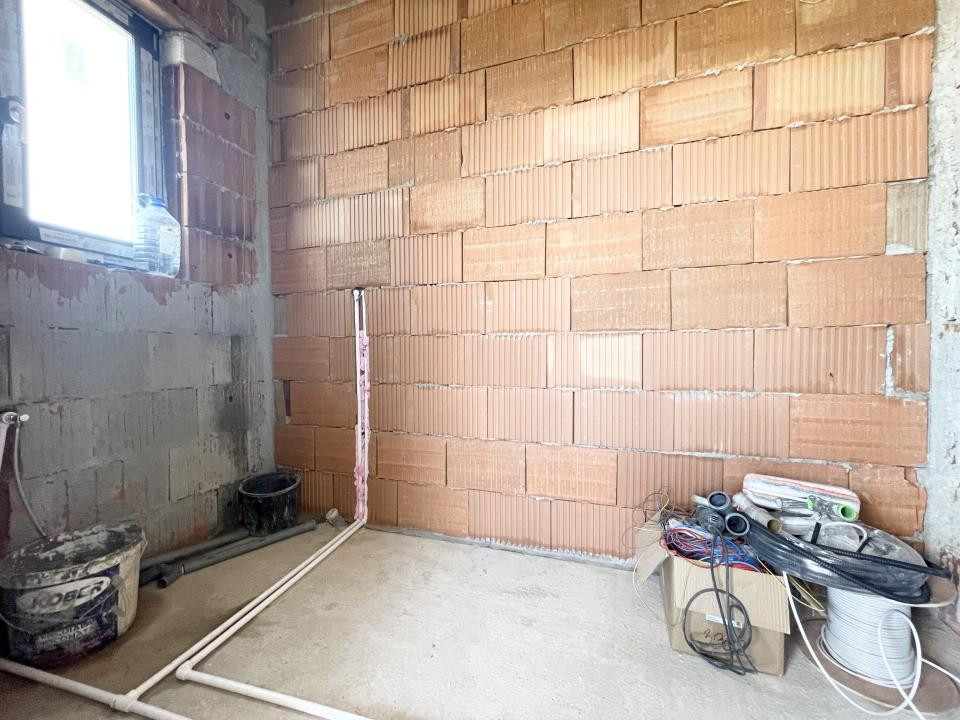 Duplex 3 camere, 85mp, 400 mp teren - Mosnita Noua