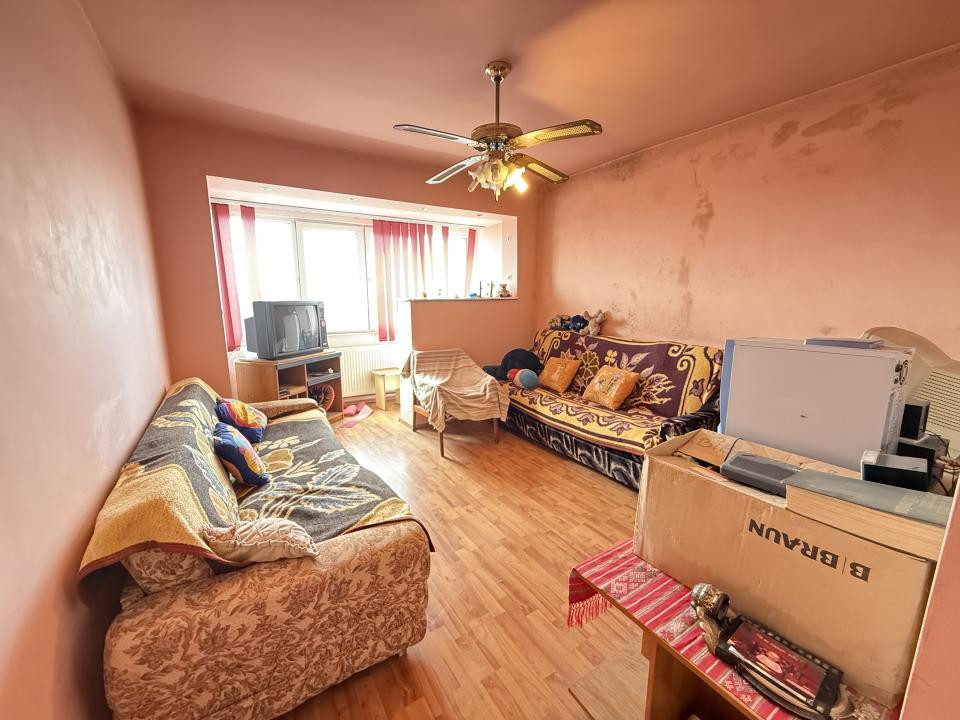 Apartament 3 camere, decomandat, etaj 10, bloc cu lift - Complexul Studentesc