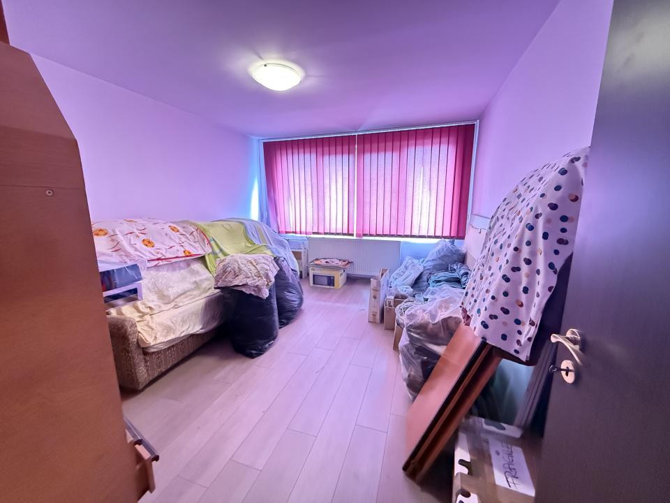 Apartament 3 camere, decomandat, etaj 10, bloc cu lift - Complexul Studentesc
