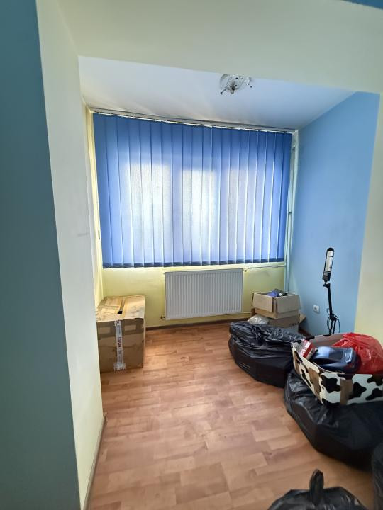 Apartament 3 camere, decomandat, etaj 10, bloc cu lift - Complexul Studentesc