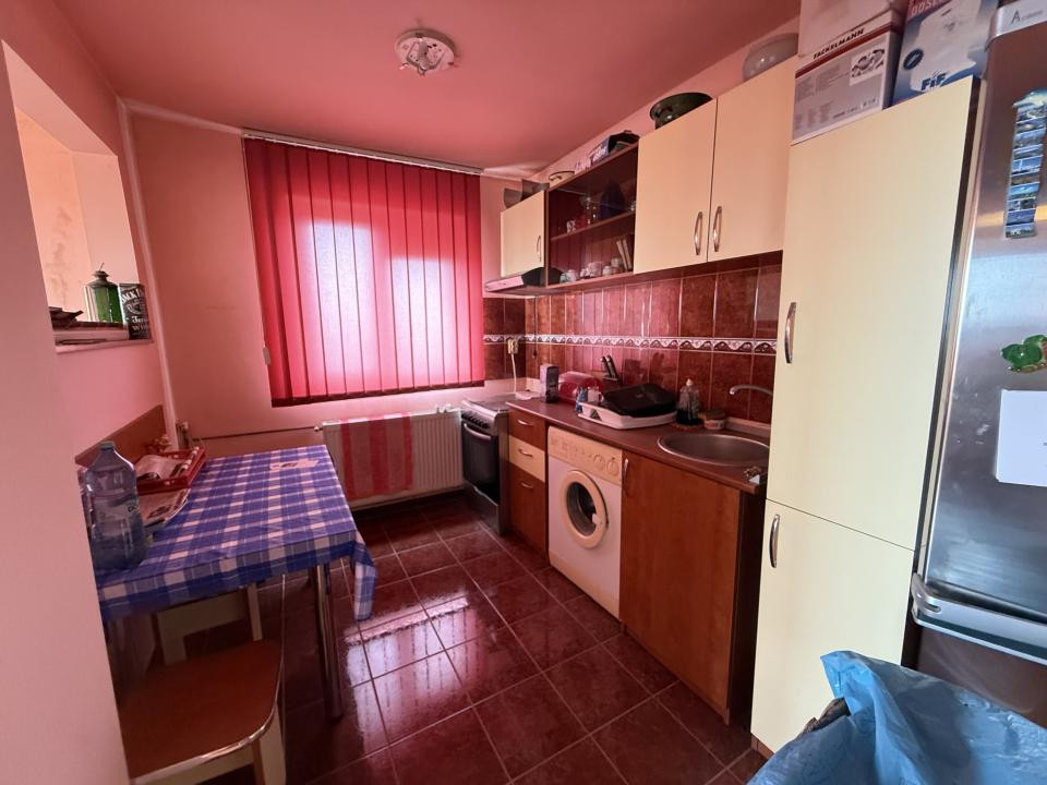 Apartament 3 camere, decomandat, etaj 10, bloc cu lift - Complexul Studentesc