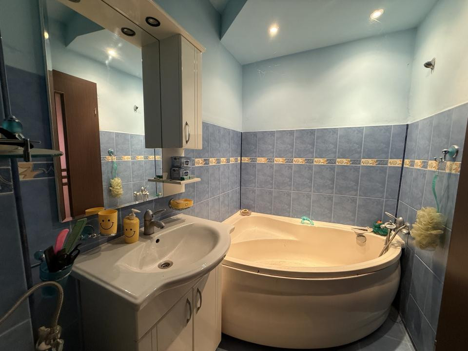 Apartament 3 camere, decomandat, etaj 10, bloc cu lift - Complexul Studentesc