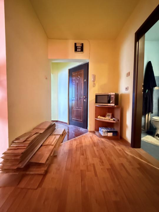 Apartament 3 camere, decomandat, etaj 10, bloc cu lift - Complexul Studentesc
