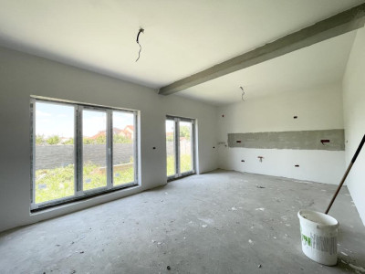 Duplex 3 camere centru Mosnita Veche