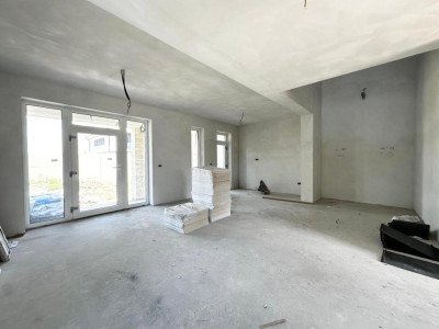 Duplex cu 4 camere separat prin spatiu tehnic- Mosnita Noua 