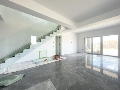 Duplex despartit - 3 camere - Mosnita Veche