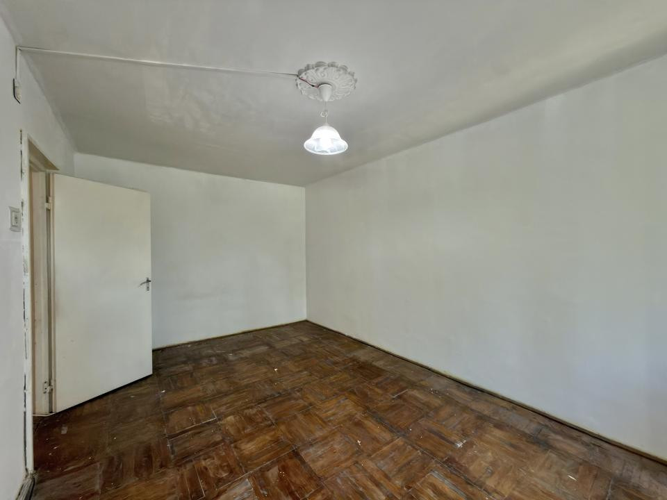 Apartament 2 camere, decomandat, etaj 2, zona Sagului 