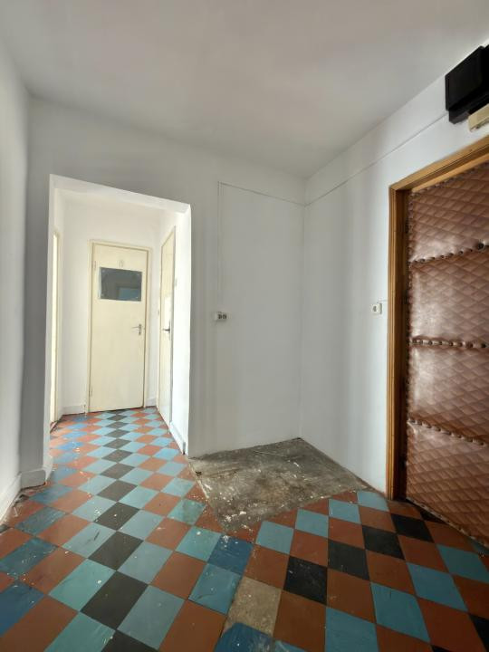 Apartament 2 camere, decomandat, etaj 2, zona Sagului 