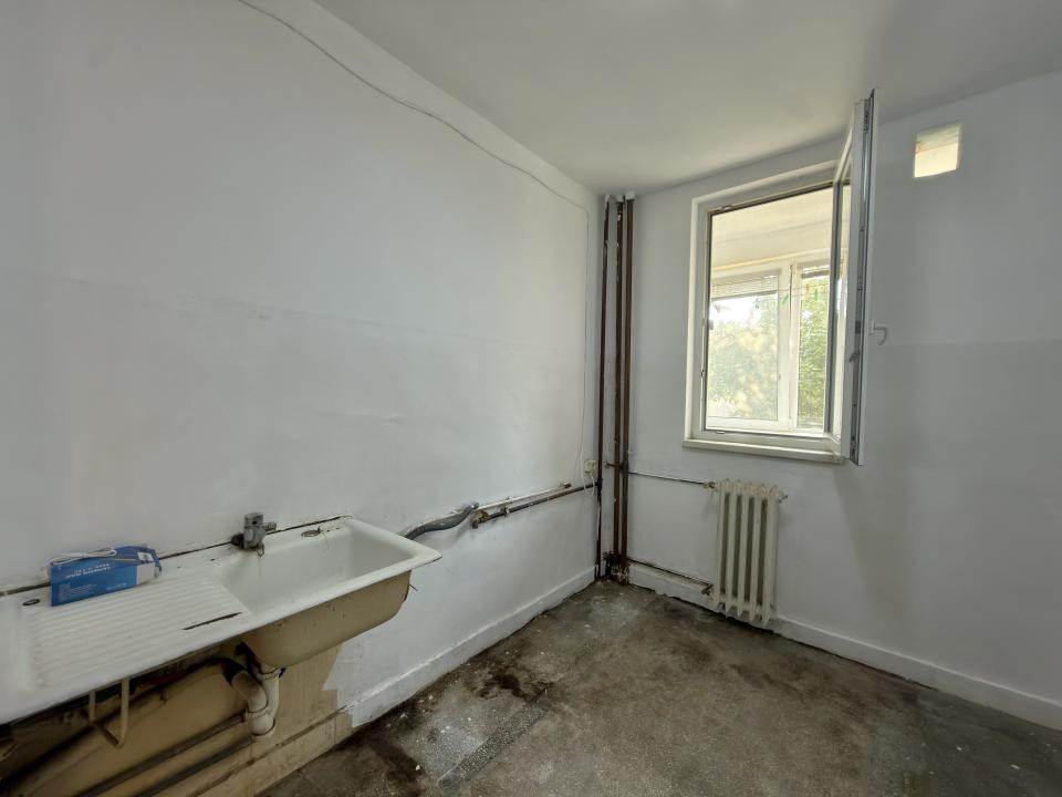 Apartament 2 camere, decomandat, etaj 2, zona Sagului 