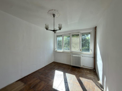 Apartament 2 camere, etaj 2, decomandat - zona Sagului 