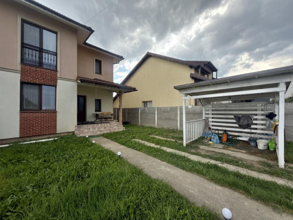 Duplex 4 camere, P+E, 111mp utili, 263mp teren in Utvin 