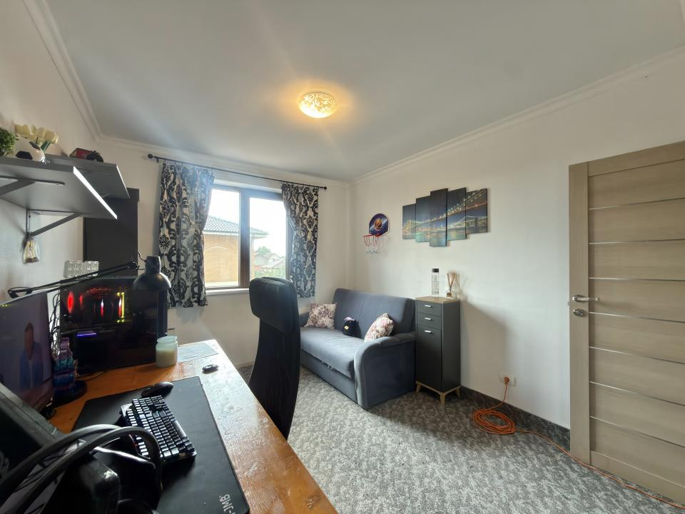Duplex 4 camere, P+E, 111mp utili, 263mp teren in Utvin 