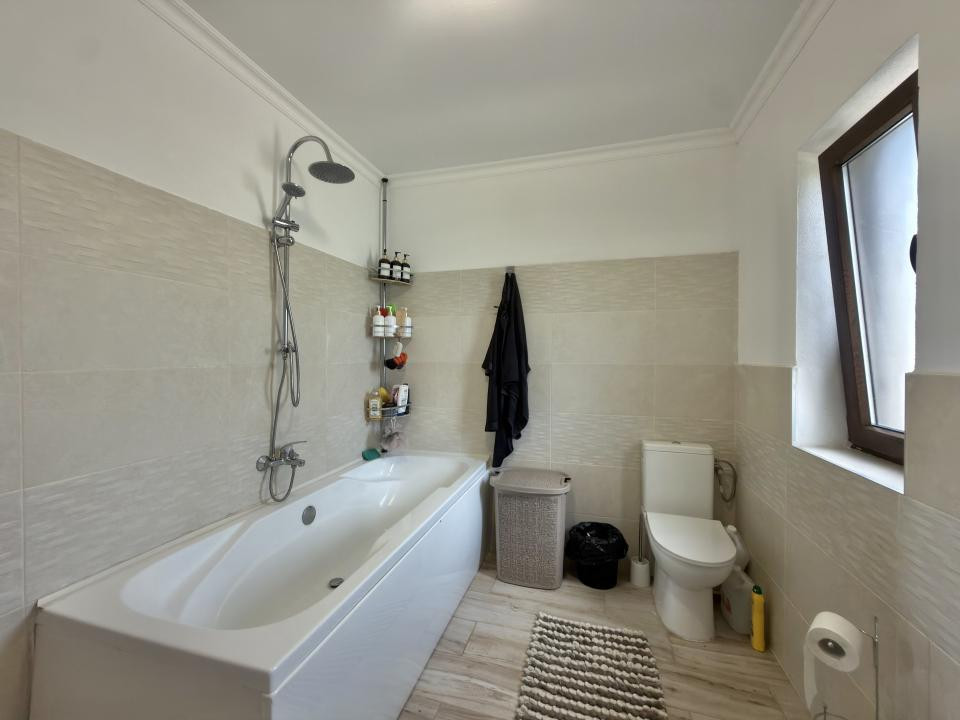 Duplex 4 camere, P+E, 111mp utili, 263mp teren in Utvin 