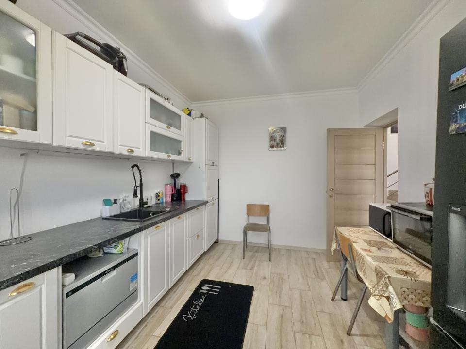 Duplex 4 camere, P+E, 111mp utili, 263mp teren in Utvin 