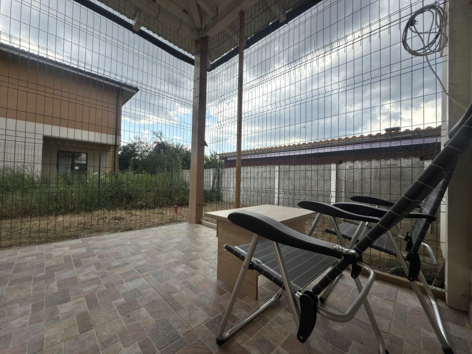 Duplex 4 camere, P+E, 111mp utili, 263mp teren in Utvin 