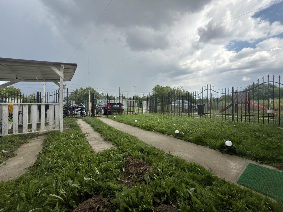 Duplex 4 camere, P+E, 111mp utili, 263mp teren in Utvin 