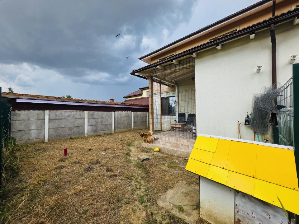 Duplex 4 camere, P+E, 111mp utili, 263mp teren in Utvin 