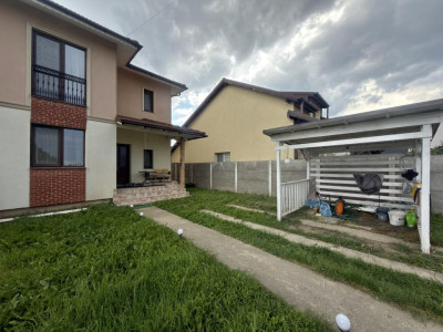 Duplex 4 camere, P+E, 111mp utili, 263mp teren in Utvin 
