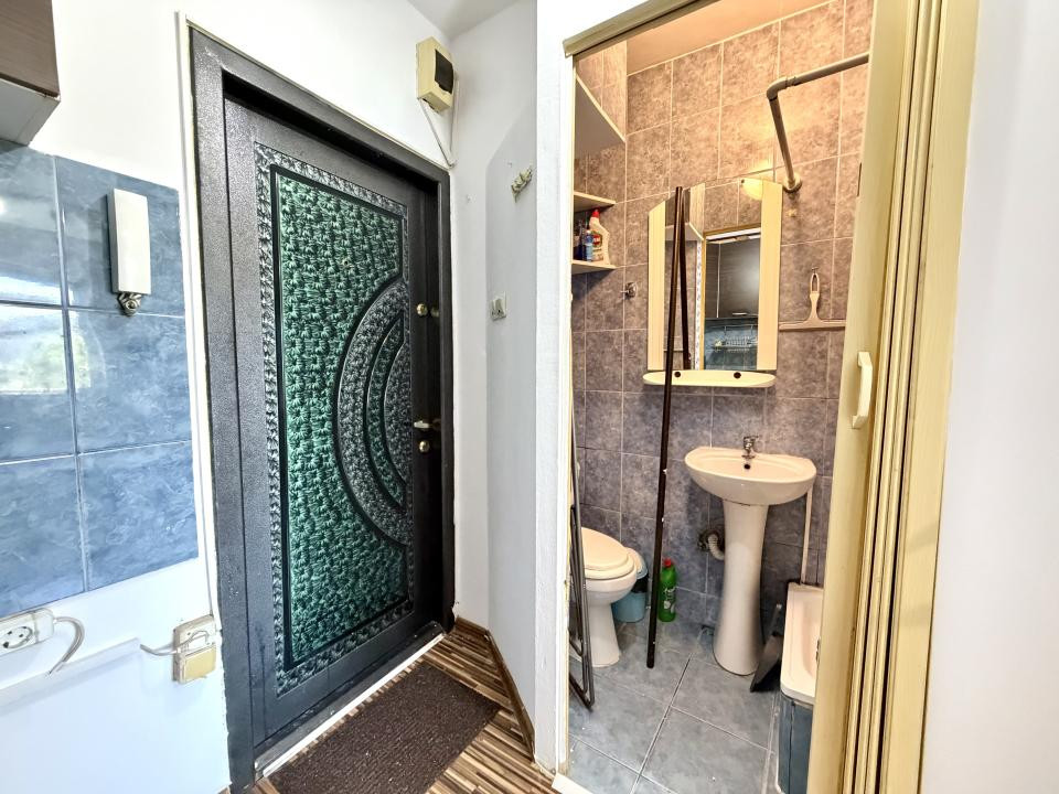 Garsoniera 1 camera, 15 mp utili, etaj 4 - Zona Lipovei 