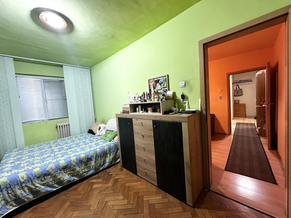 Apartament 3 camere, etaj 3, 50 mp - zona Calea Sagului