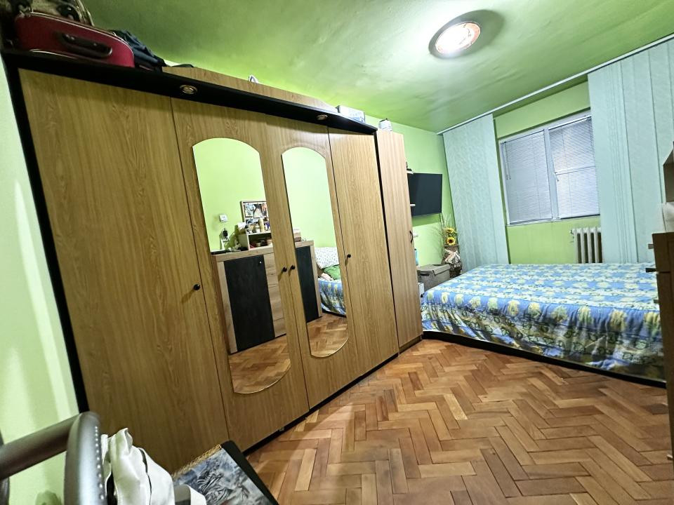 Apartament 3 camere, etaj 3, 50 mp - zona Calea Sagului
