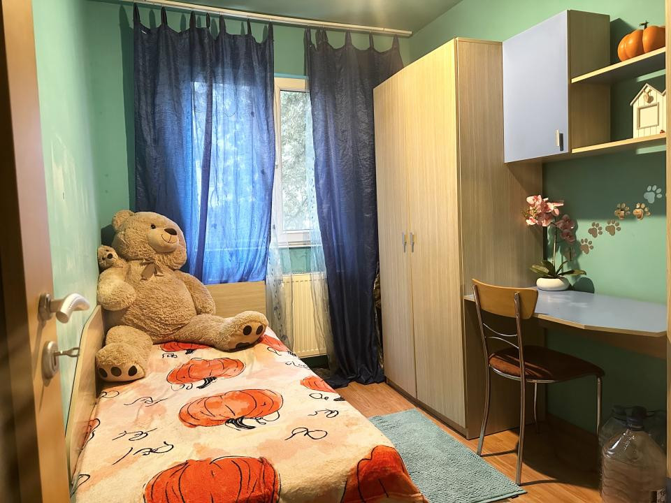 Apartament 3 camere, etaj 3, 50 mp - zona Calea Sagului