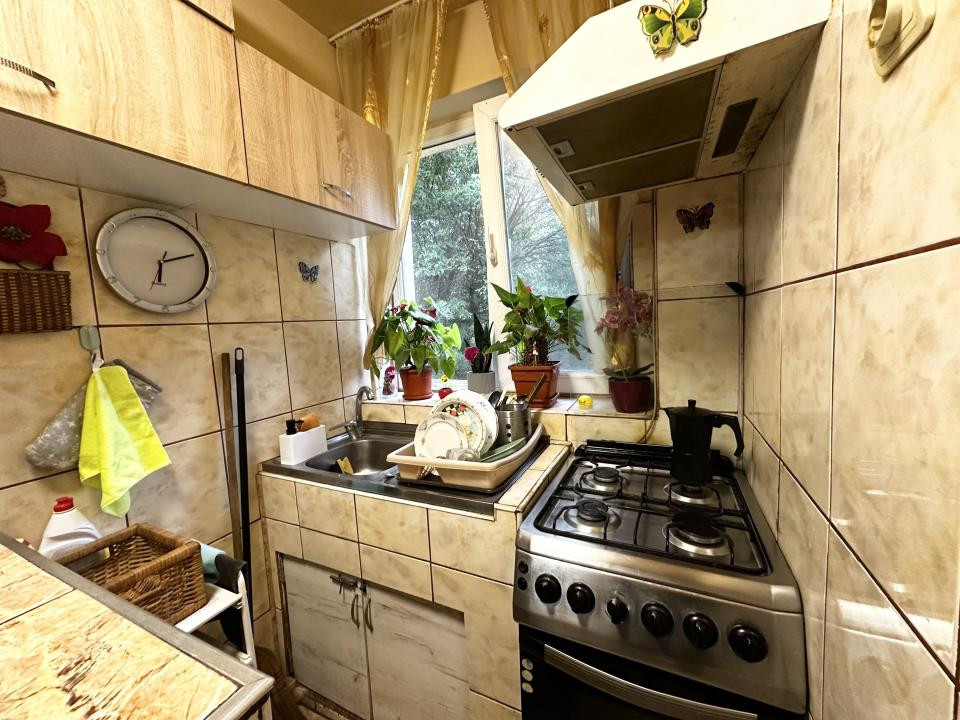 Apartament 3 camere, etaj 3, 50 mp - zona Calea Sagului