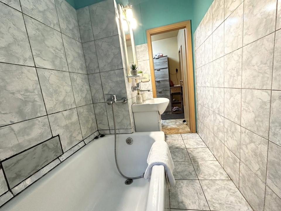 Apartament 3 camere, etaj 3, 50 mp - zona Calea Sagului