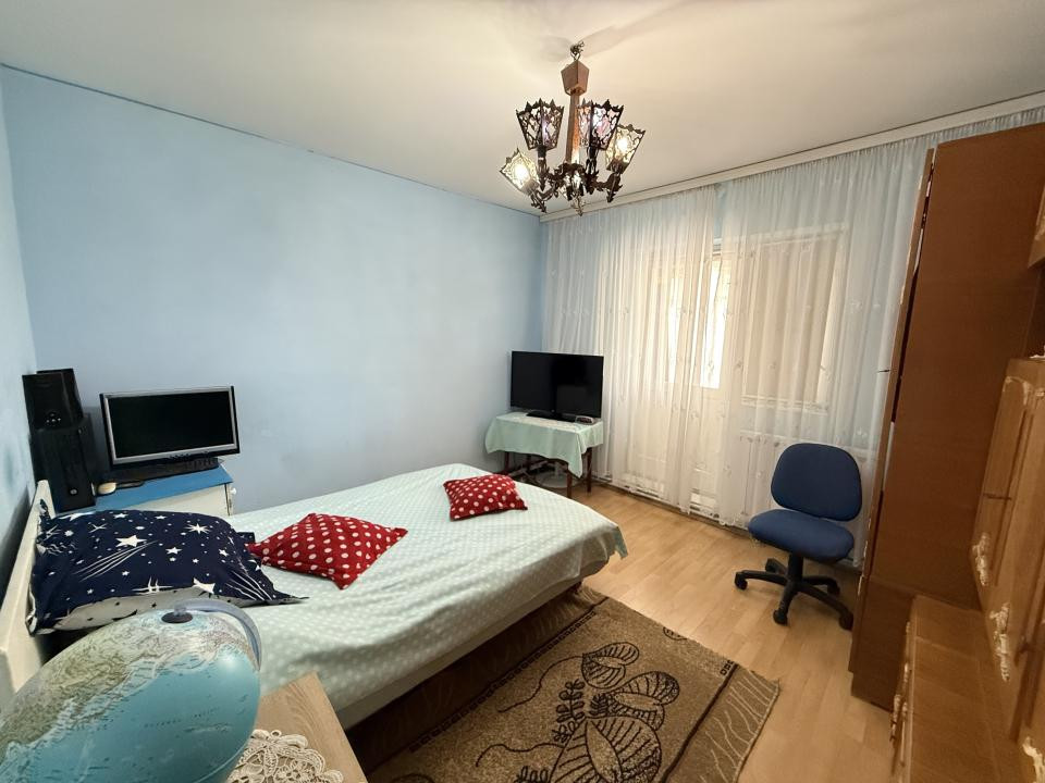 Apartament 3 camere, 68 mp utili + balcon, mobilat si utilat - Soarelui