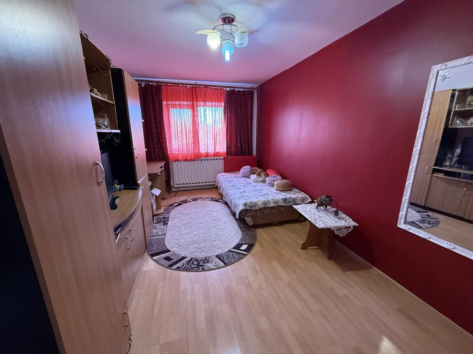 Apartament 3 camere, 68 mp utili + balcon, mobilat si utilat - Soarelui