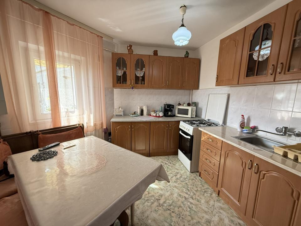 Apartament 3 camere, 68 mp utili + balcon, mobilat si utilat - Soarelui