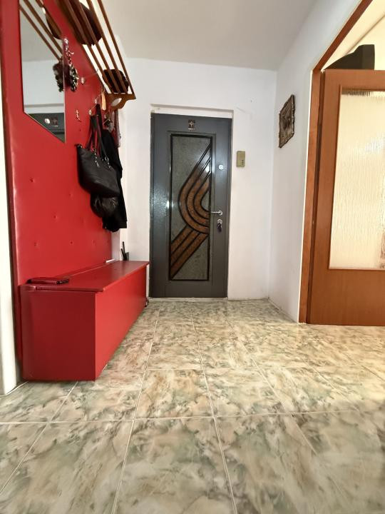 Apartament 3 camere, 68 mp utili + balcon, mobilat si utilat - Soarelui
