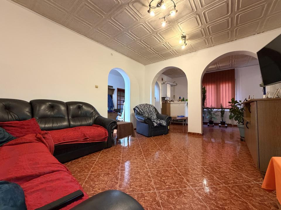 Casa individuala 6 camere, 165 mp utili, 641 mp teren - Ghiroda 