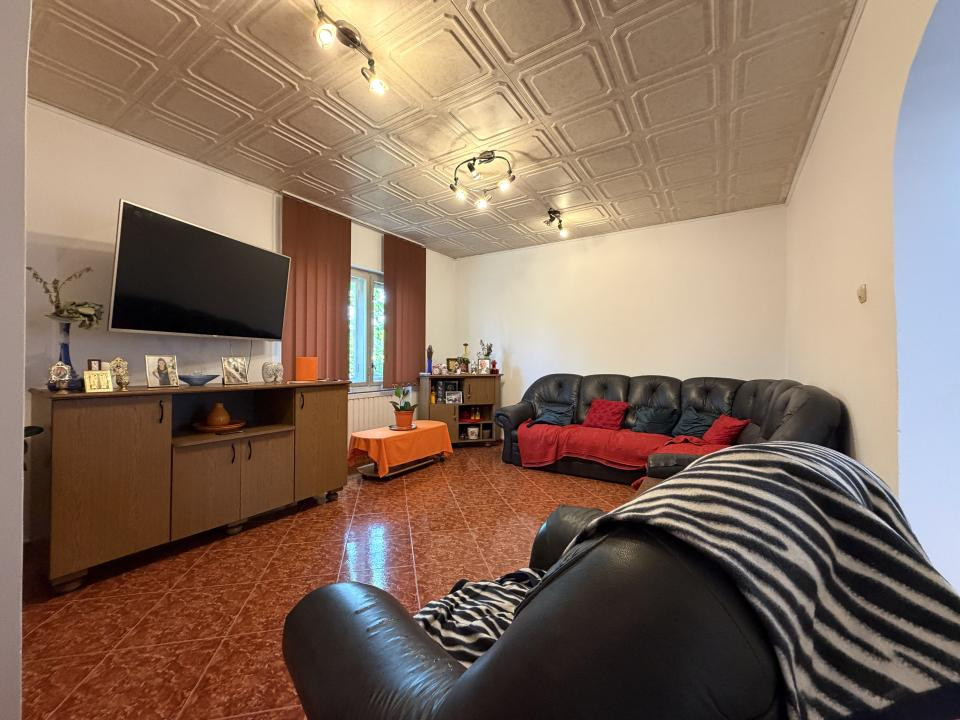 Casa individuala 6 camere, 165 mp utili, 641 mp teren - Ghiroda 